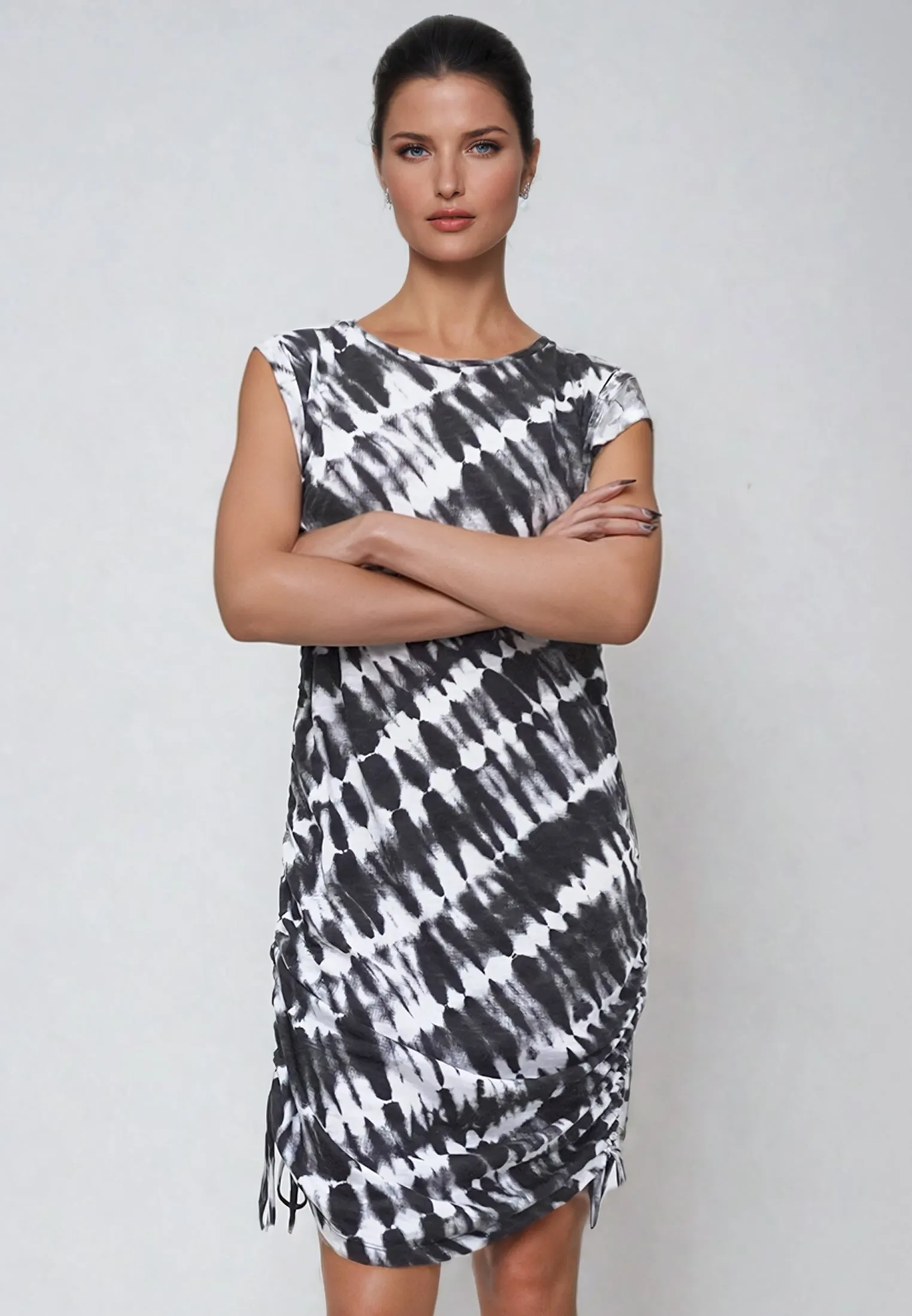 OUTLINE DRESS BLACK & WHITE